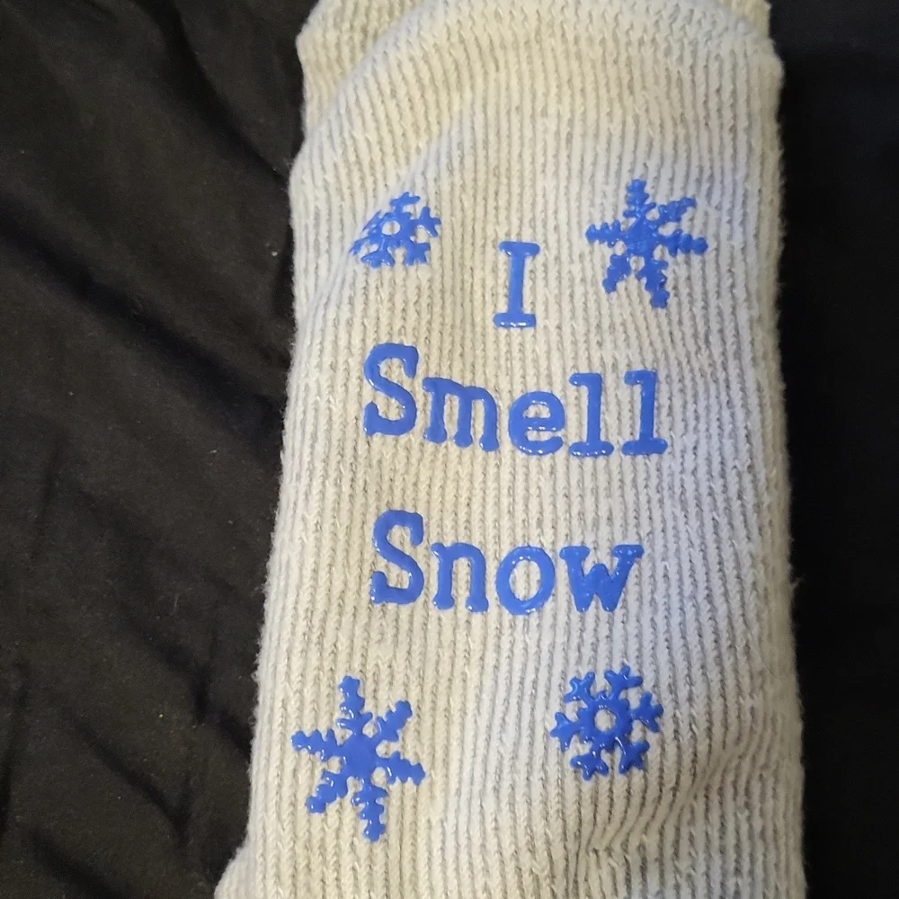 Christmas holiday fuzzy comfy socks - I smell snow - Picture 2 of 6